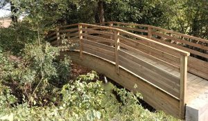 passerelle piétonnière en bois